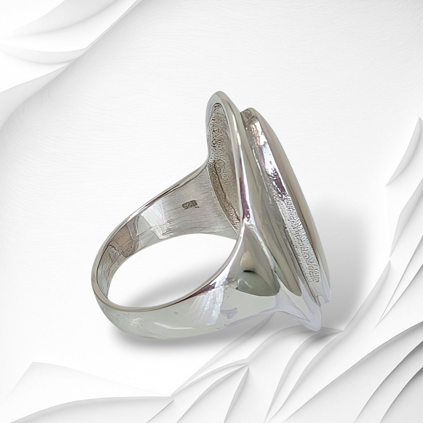 925 Sterling Silver Women's Ring with Authentic Mother of Pearl