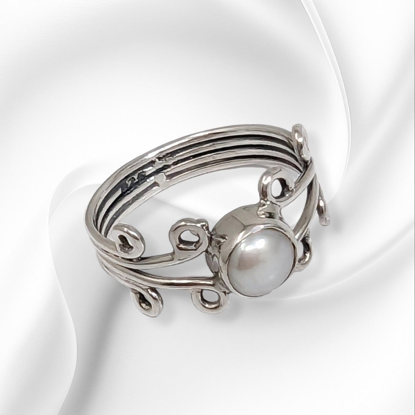 925 Sterling Silver Women's Ring with Authentic Freshwater Pearl