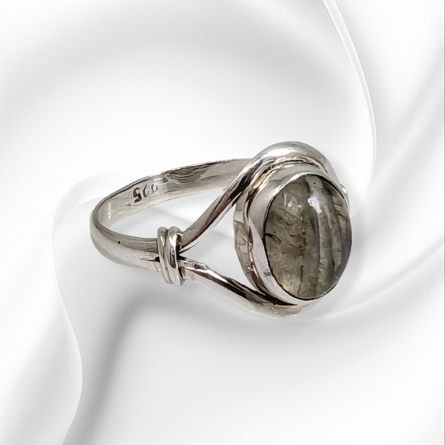 925 Sterling Silver Women's Ring With Authentic Labradorite Gemstone