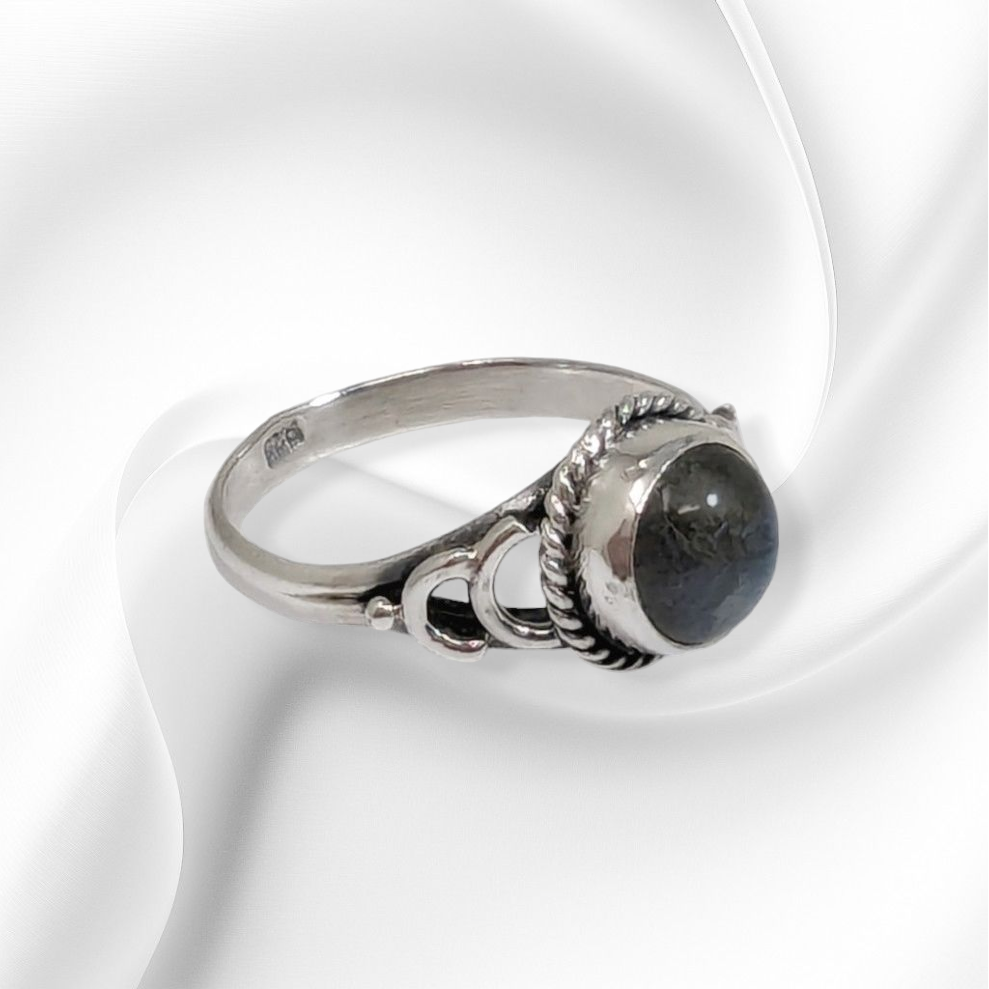 925 Sterling Silver Women's Ring with Authentic Labradorite Gemstone
