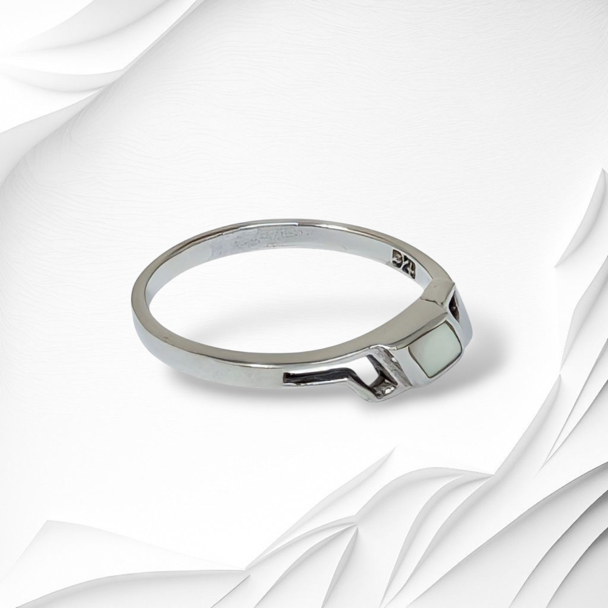 925 Sterling Silver Women's Ring with Authentic Mother of Pearl