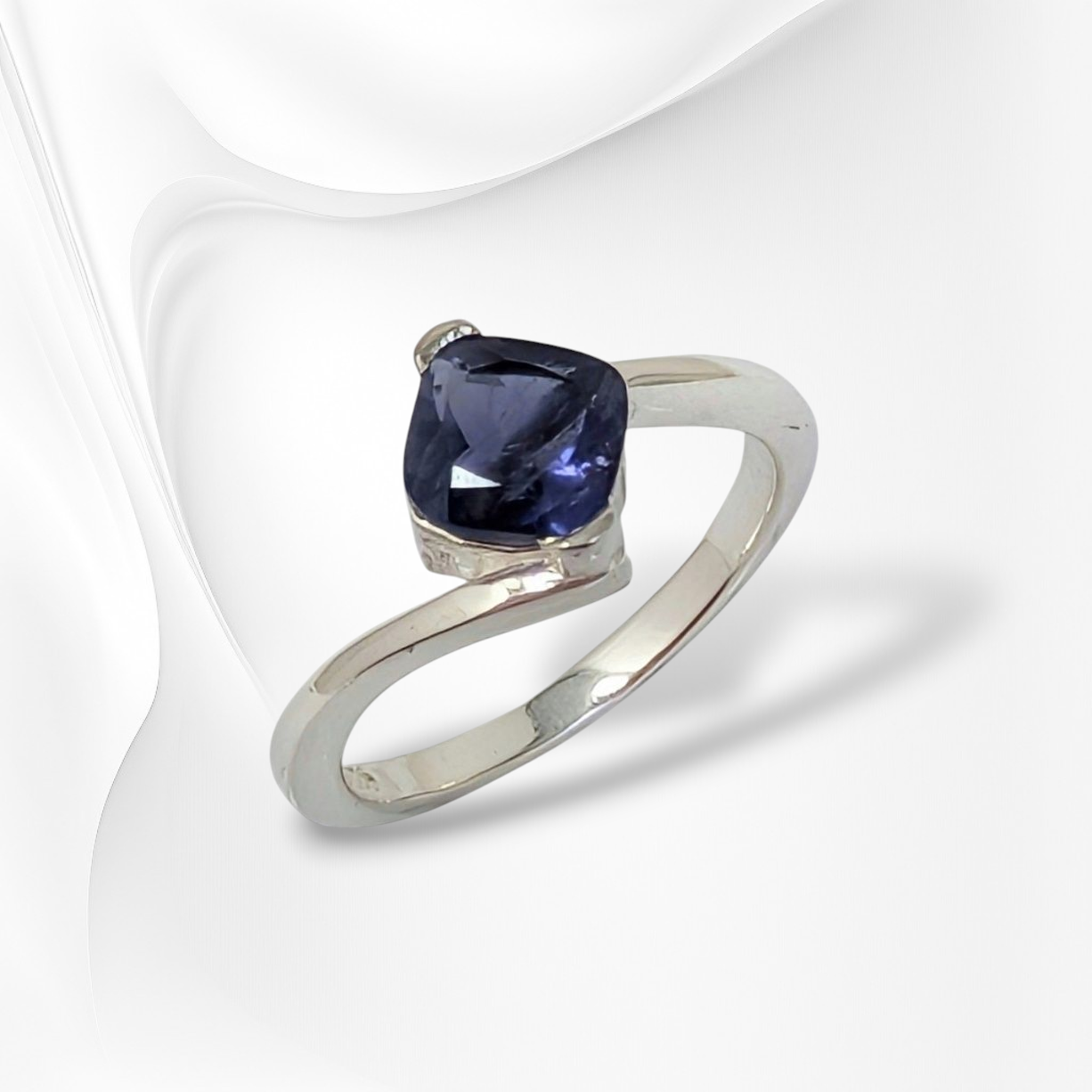 925 Sterling Silver Women's Ring with Authentic Lolite Gemstone