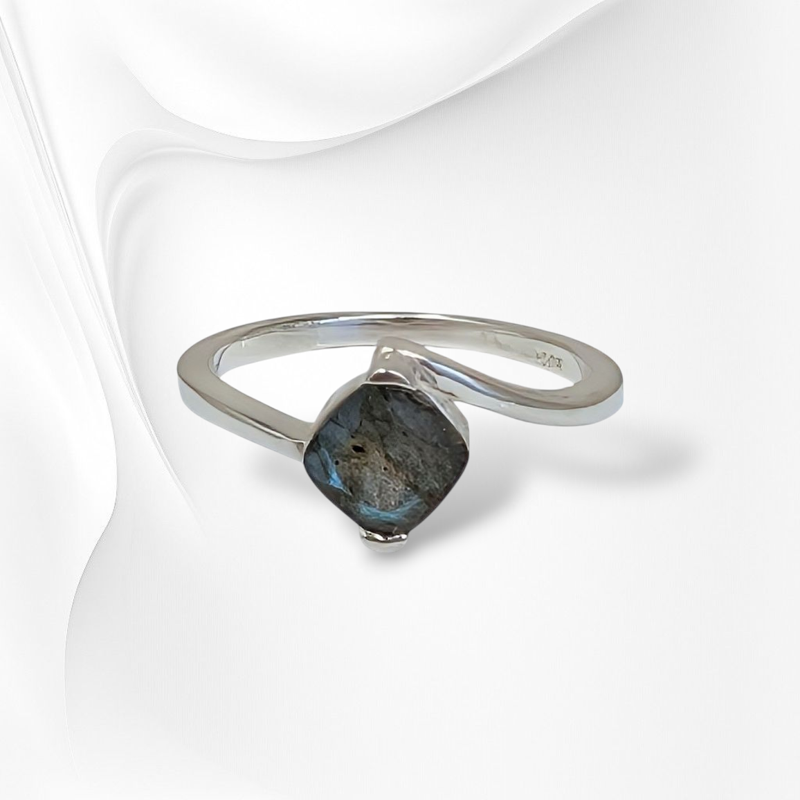 925 Sterling Silver Women's Ring with Authentic Labradorite Gemstone