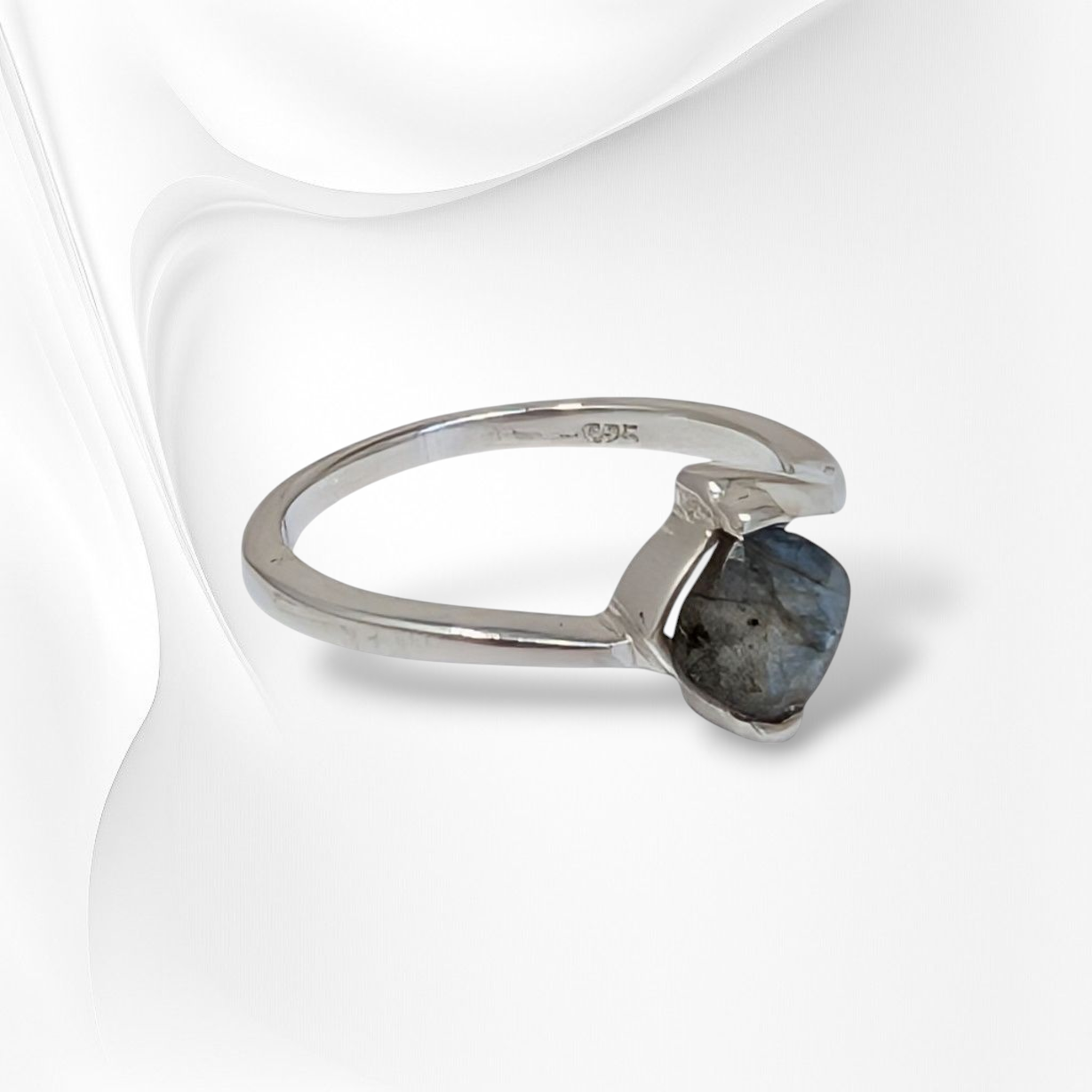 925 Sterling Silver Women's Ring with Authentic Labradorite Gemstone
