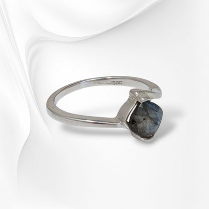 925 Sterling Silver Women's Ring with Authentic Labradorite Gemstone