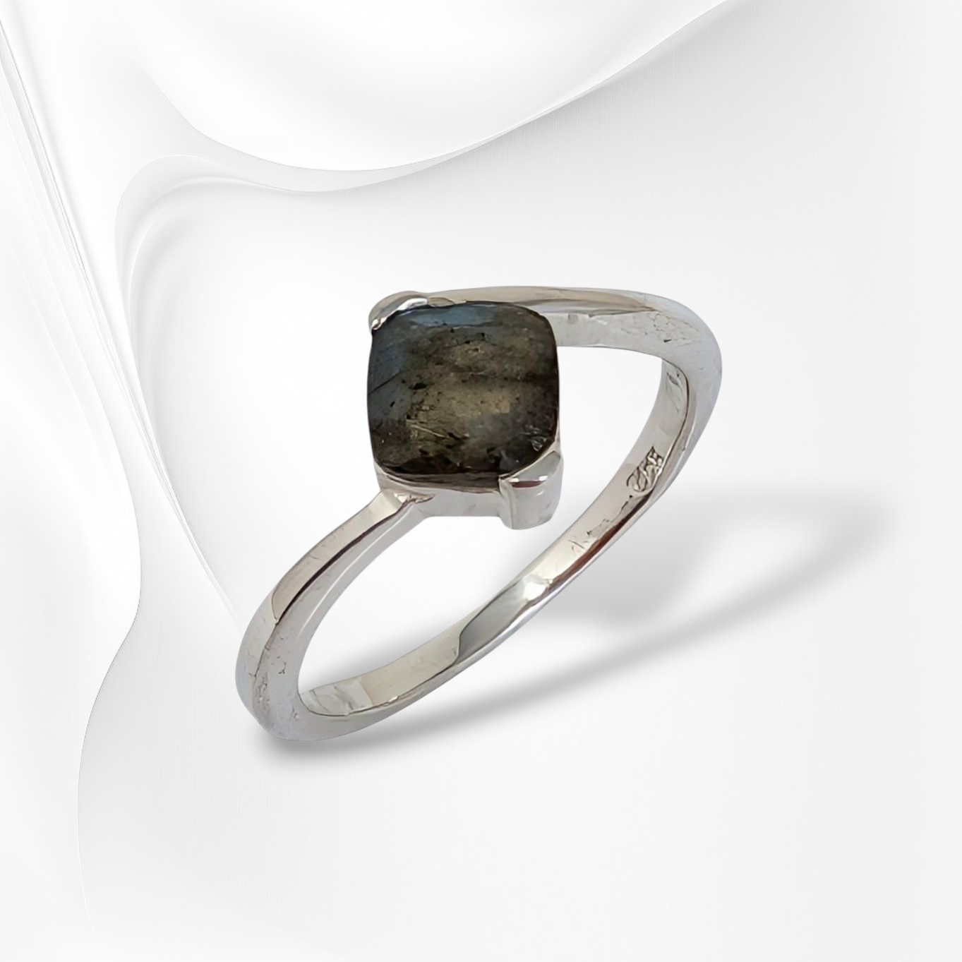 925 Sterling Silver Women's Ring with Authentic Labradorite Gemstone