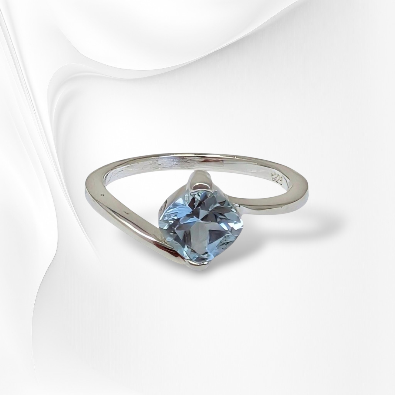 925 Sterling Silver Women's Ring with Authentic Blue Topaz
