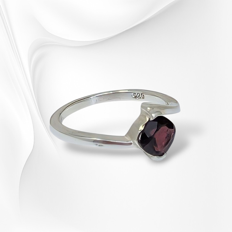 925 Sterling Silver Women's Ring with Authentic Red Garnet Gemstone