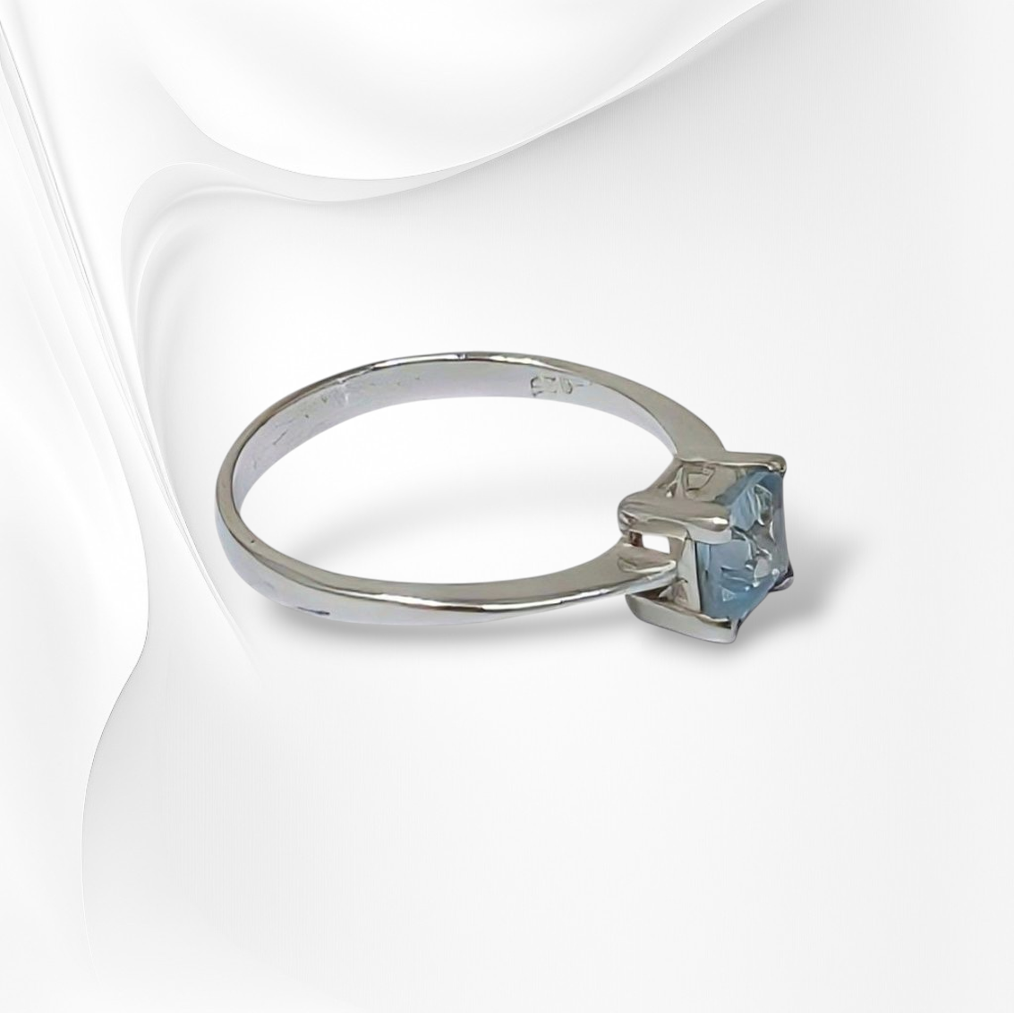 925 Sterling Silver Women's Ring with Authentic Blue Topaz