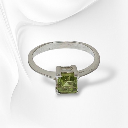 925 Sterling Silver Women's Ring with Authentic Peridot Gemstone