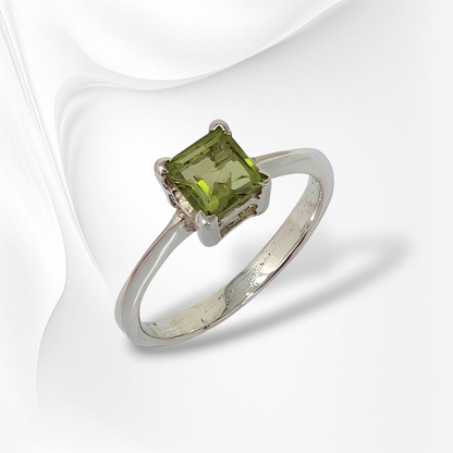 925 Sterling Silver Women's Ring with Authentic Peridot Gemstone
