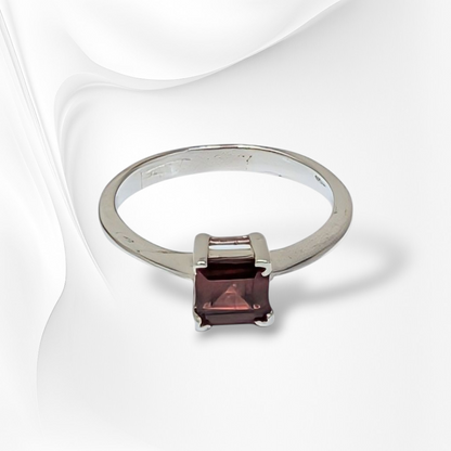 925 Sterling Silver Women's Ring with Authentic Red Garnet Gemstone