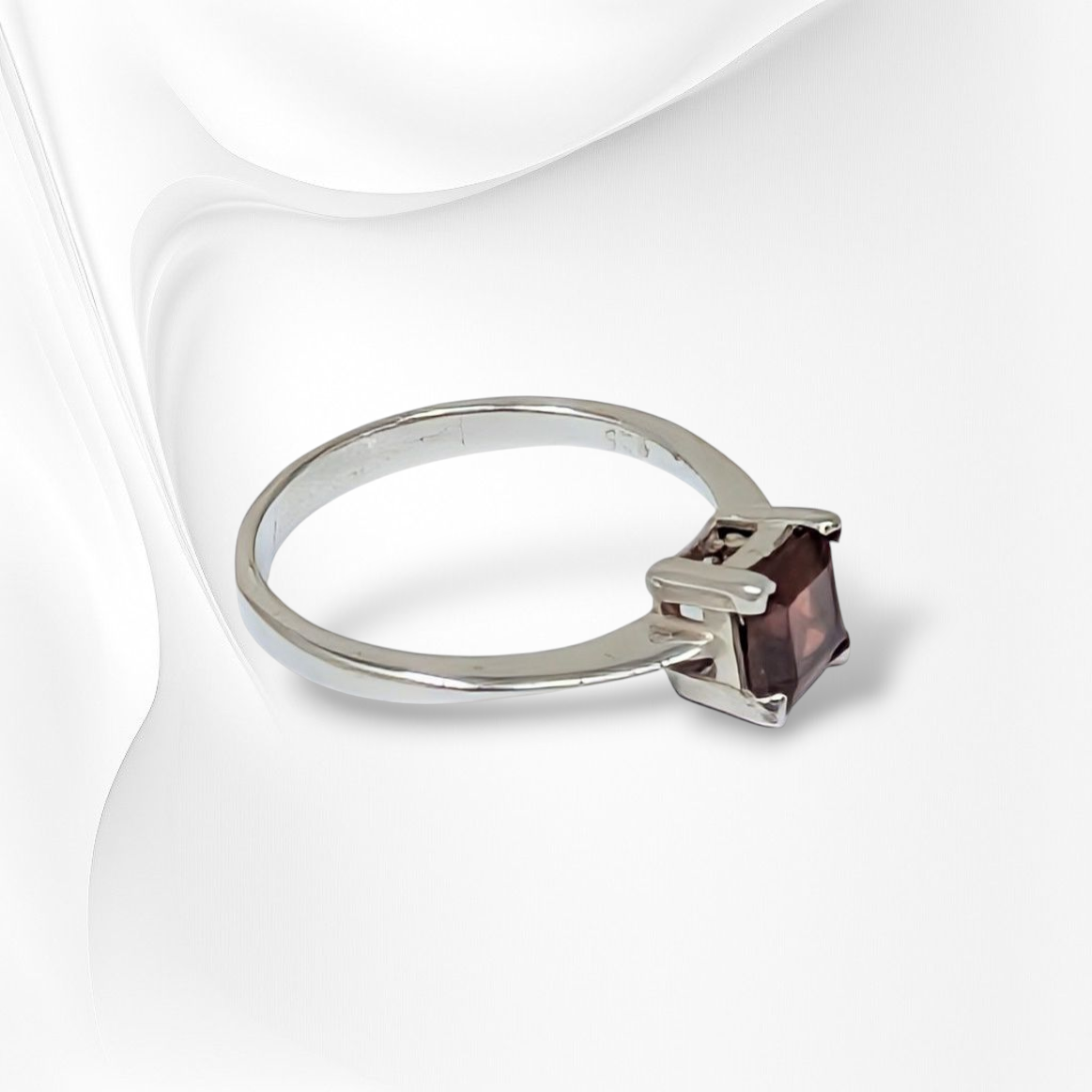 925 Sterling Silver Women's Ring with Authentic Red Garnet Gemstone