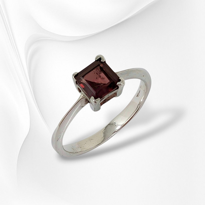 925 Sterling Silver Women's Ring with Authentic Red Garnet Gemstone