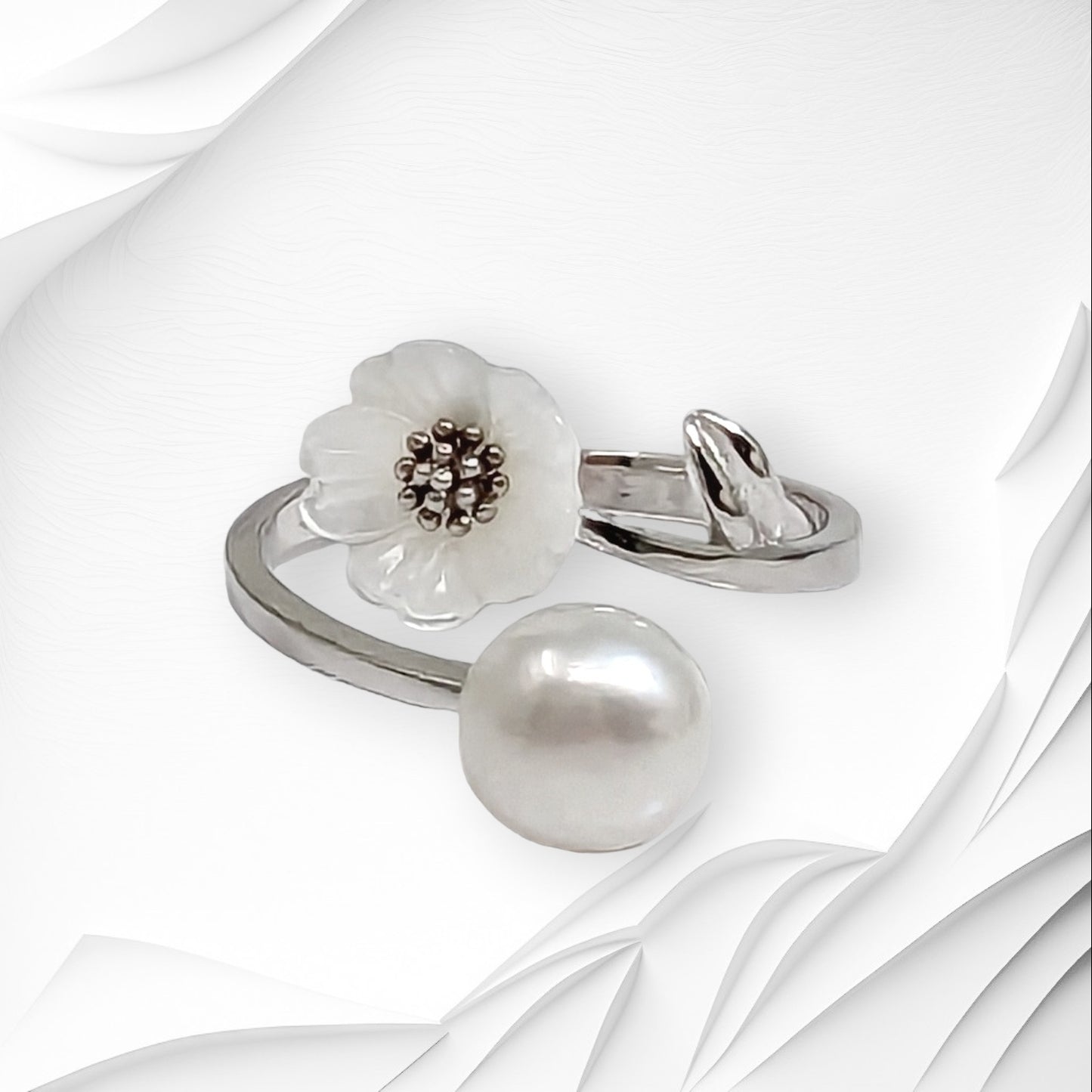 925 Sterling Silver Women's Ring with Authentic Mother of Pearl and Freshwater Pearl