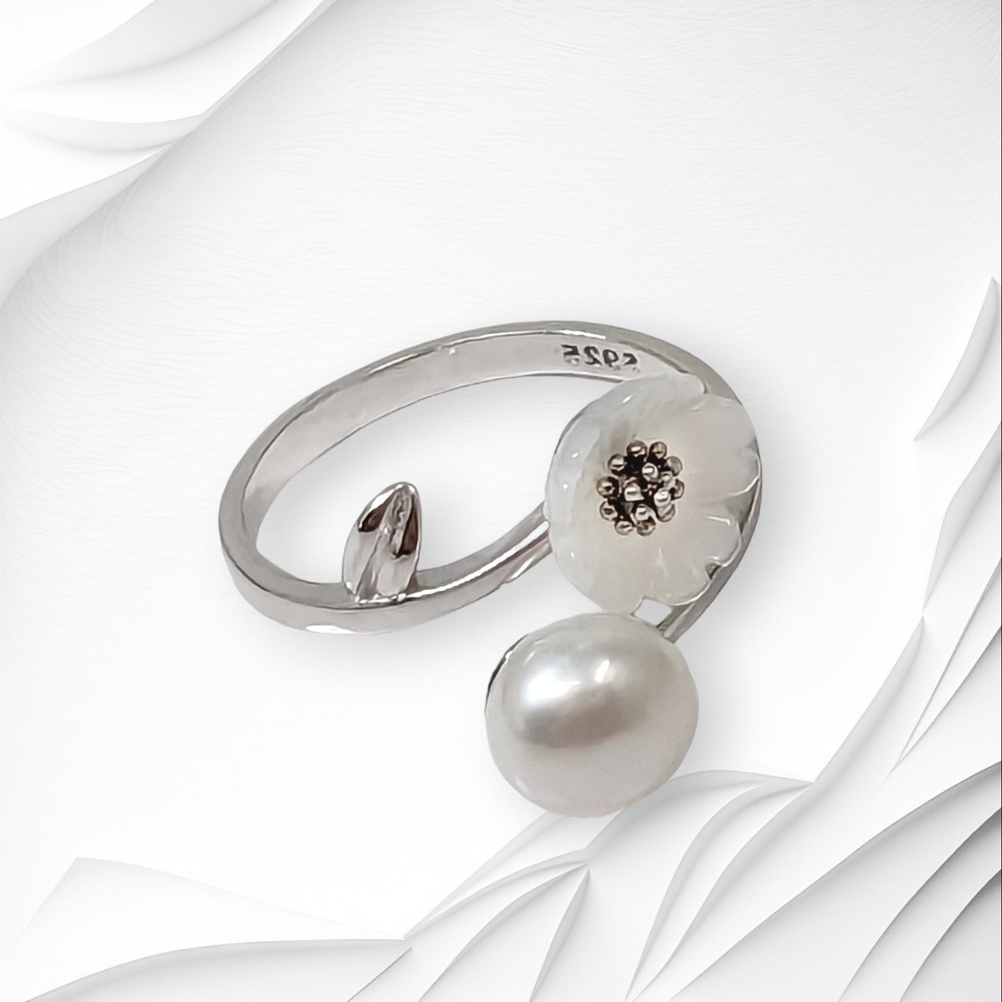 925 Sterling Silver Women's Ring with Authentic Mother of Pearl and Freshwater Pearl