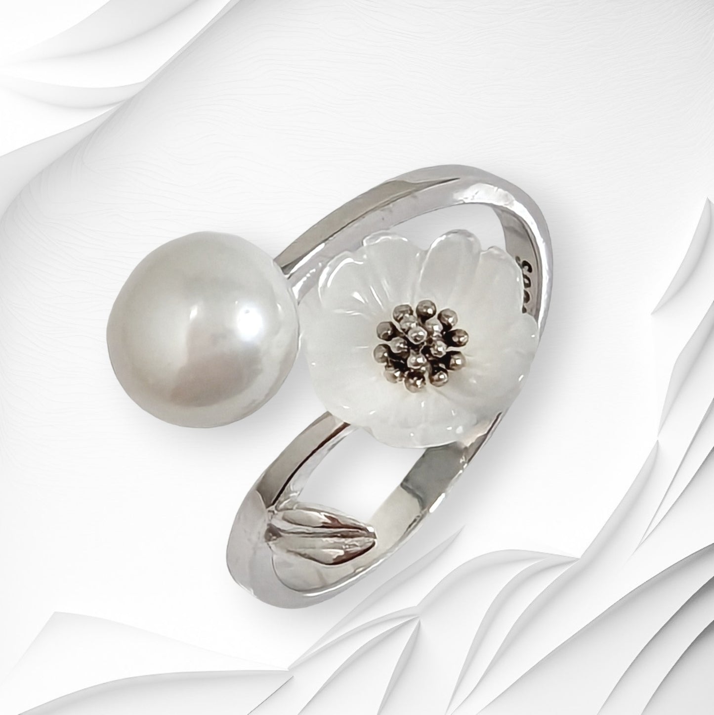 925 Sterling Silver Women's Ring with Authentic Mother of Pearl and Freshwater Pearl