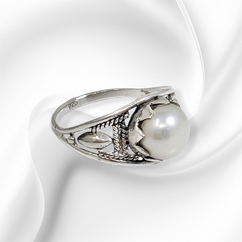 925 Sterling Silver Women's Ring with Authentic Freshwater Pearl