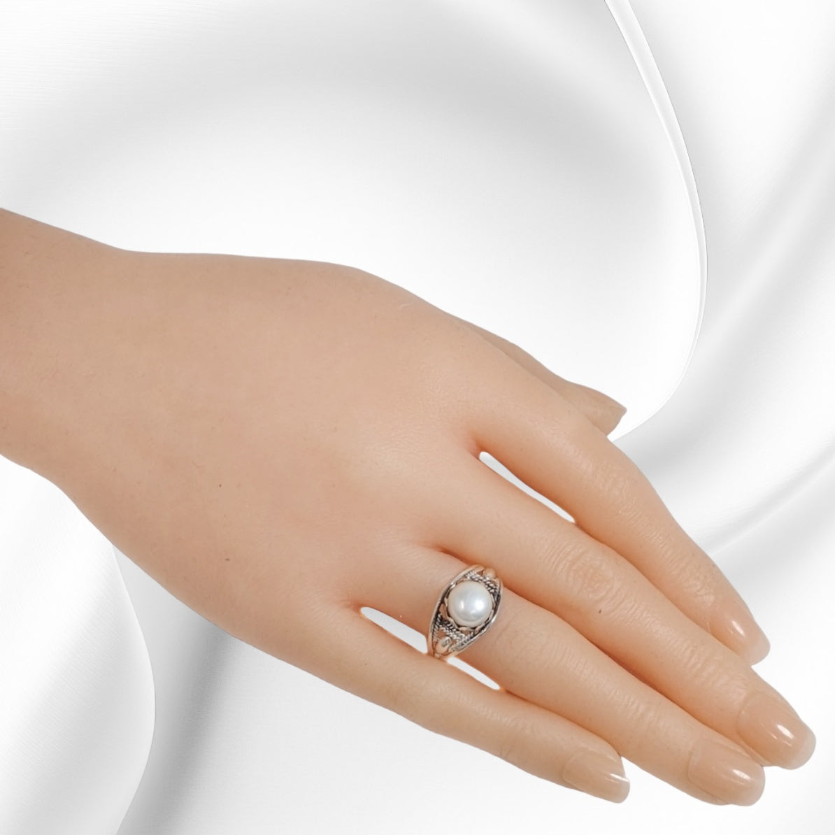 925 Sterling Silver Women's Ring with Authentic Freshwater Pearl