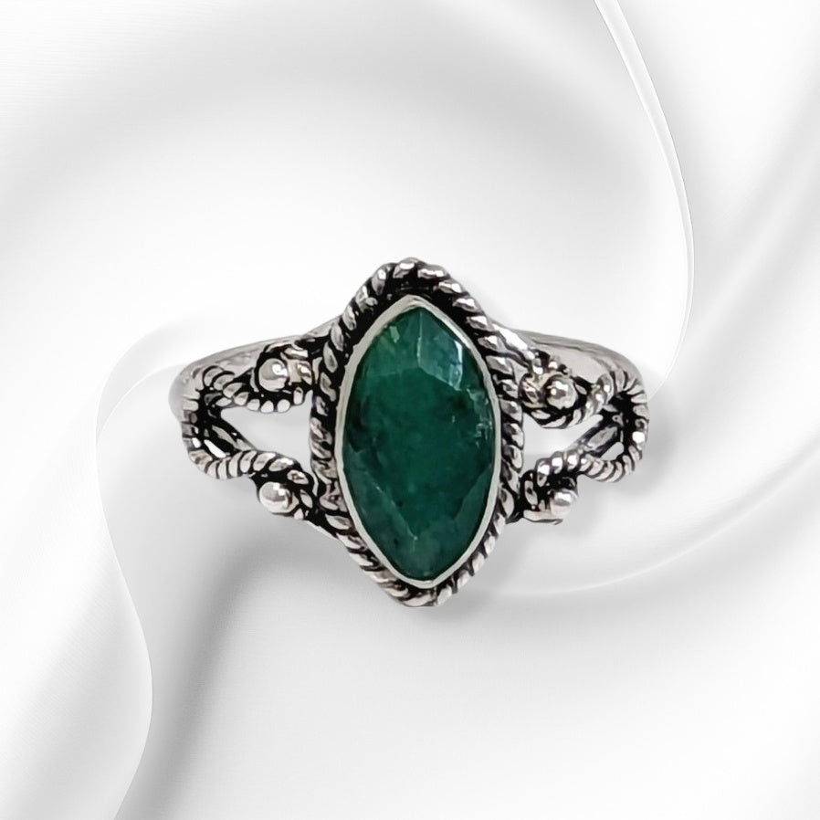 925 Sterling Silver Women's Ring With Authentic Green Corundum Gemstone