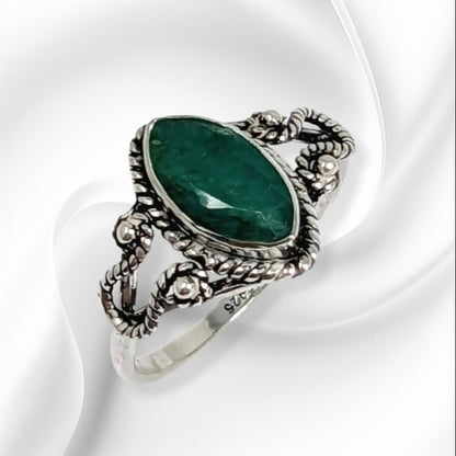 925 Sterling Silver Women's Ring With Authentic Green Corundum Gemstone