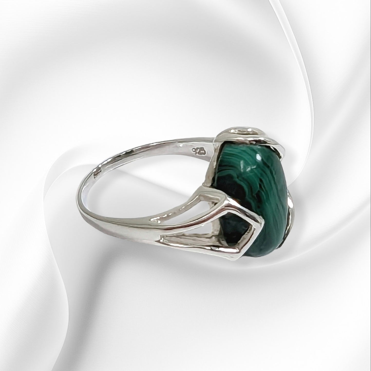 925 Sterling Silver Women's Ring With Authentic Malachite Gemstone