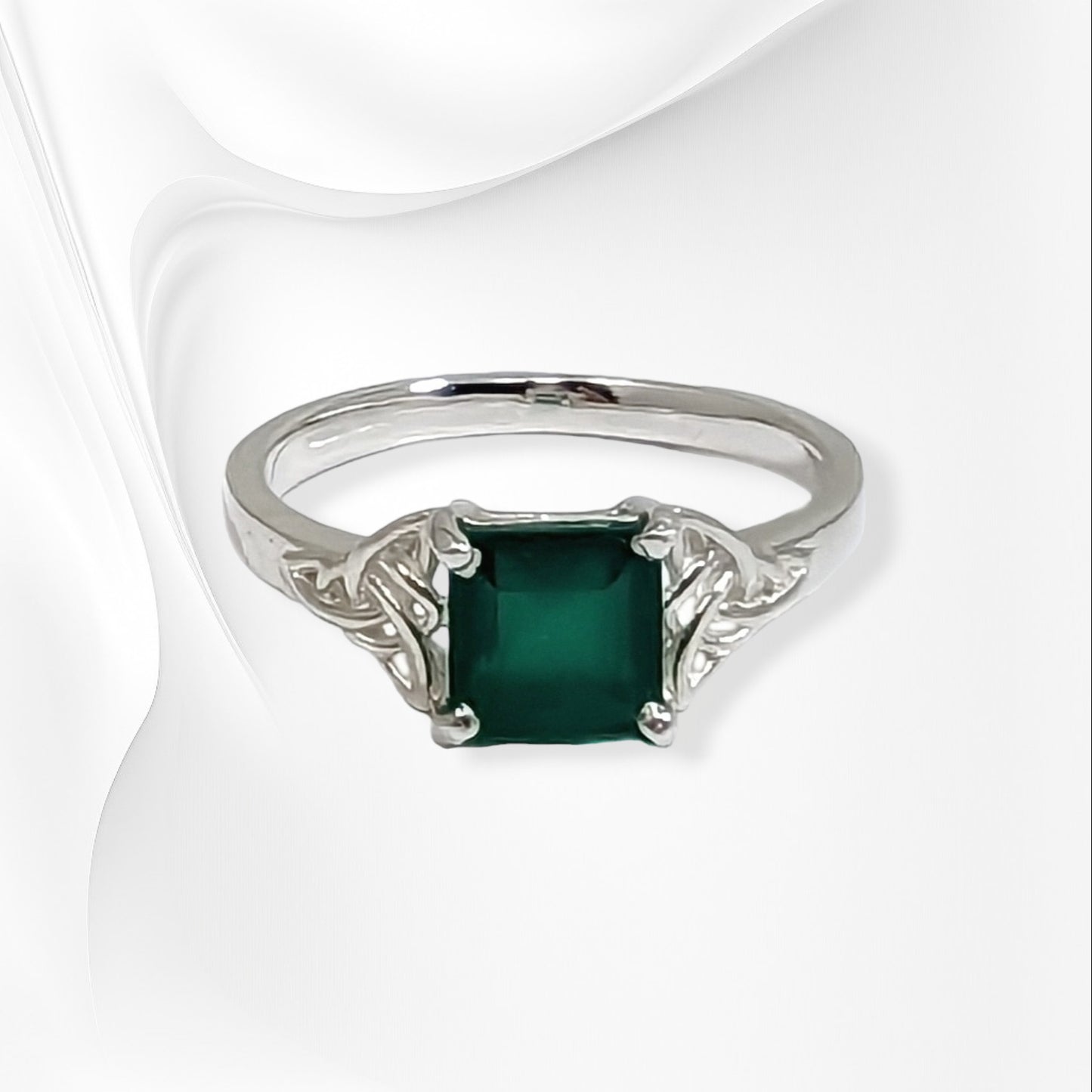 925 Sterling Silver Women's Ring with Authentic Green Onyx Gemstone