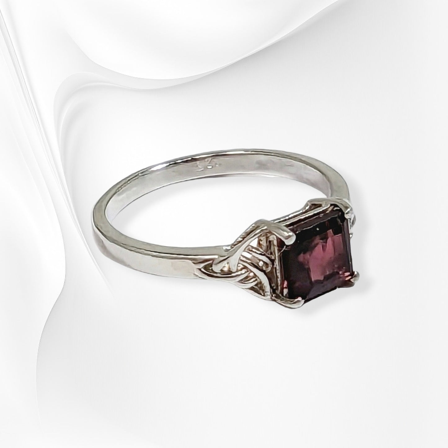 925 Sterling Silver Women's Ring with Authentic Red Garnet Gemstone