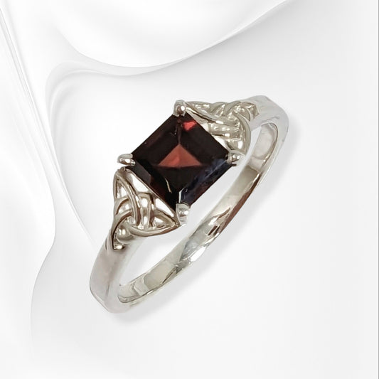 925 Sterling Silver Women's Ring with Authentic Red Garnet Gemstone