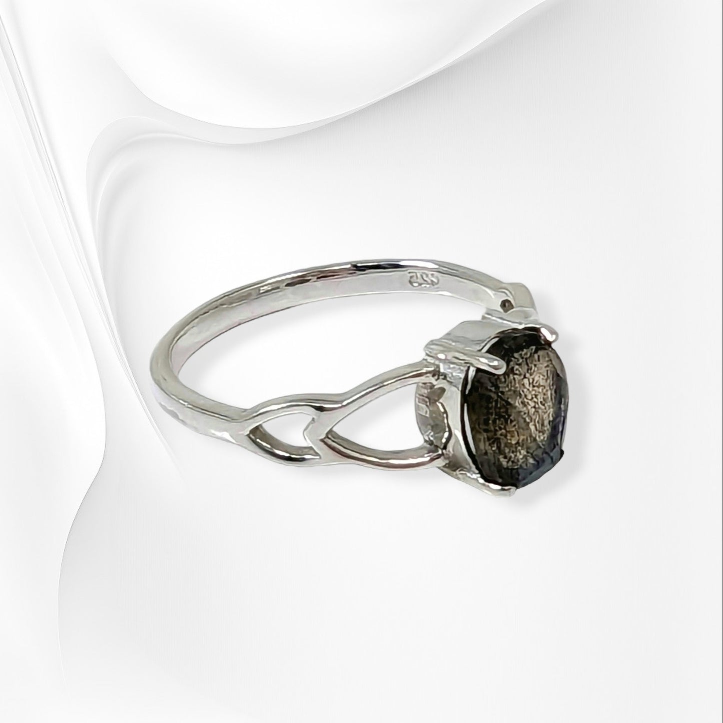 925 Sterling Silver Women's Ring with Authentic Labradorite Gemstone