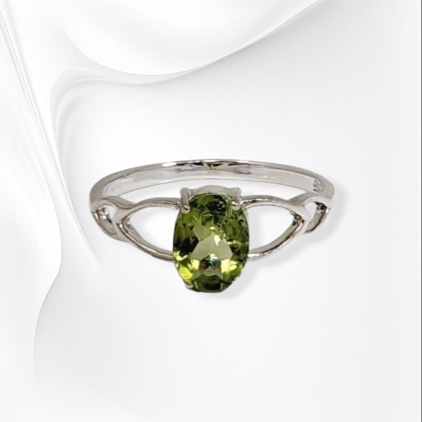 925 Sterling Silver Women's Ring with Authentic Peridot Gemstone
