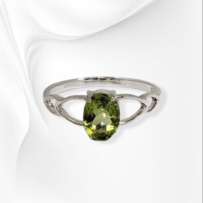 925 Sterling Silver Women's Ring with Authentic Peridot Gemstone