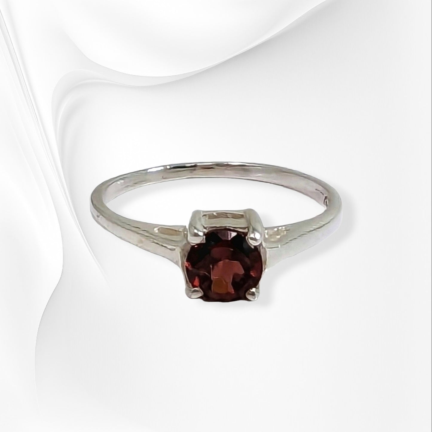 925 Sterling Silver Women's Ring with Authentic Red Garnet Gemstone