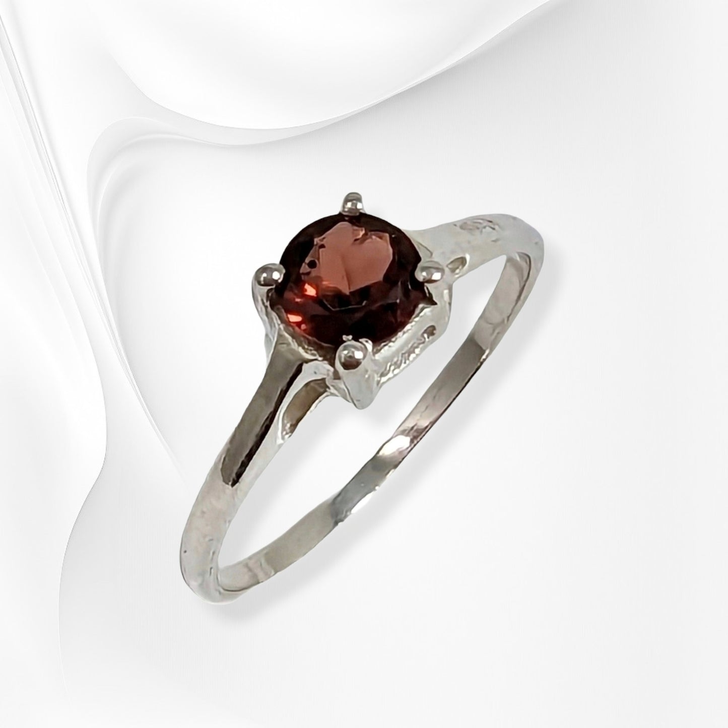 925 Sterling Silver Women's Ring with Authentic Red Garnet Gemstone