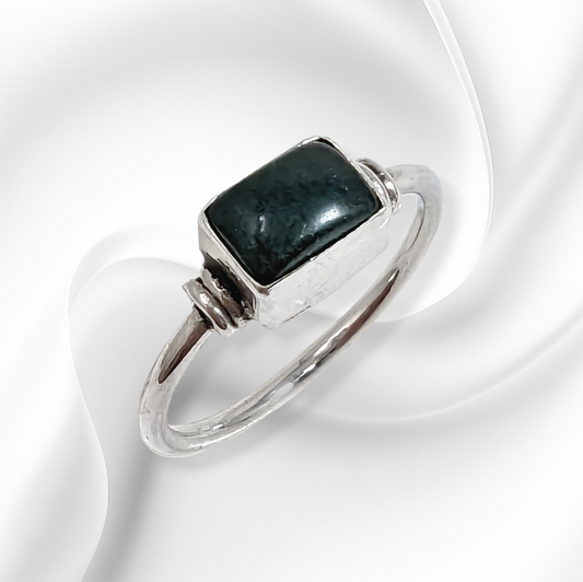 925 Sterling Silver Women's Ring With Authentic Green Jade Gemstone