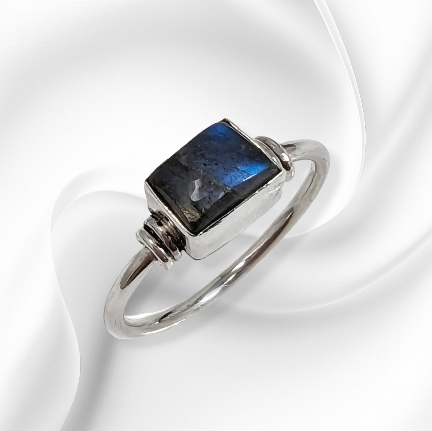 925 Sterling Silver Women's Ring With Authentic Labradorite Gemstone