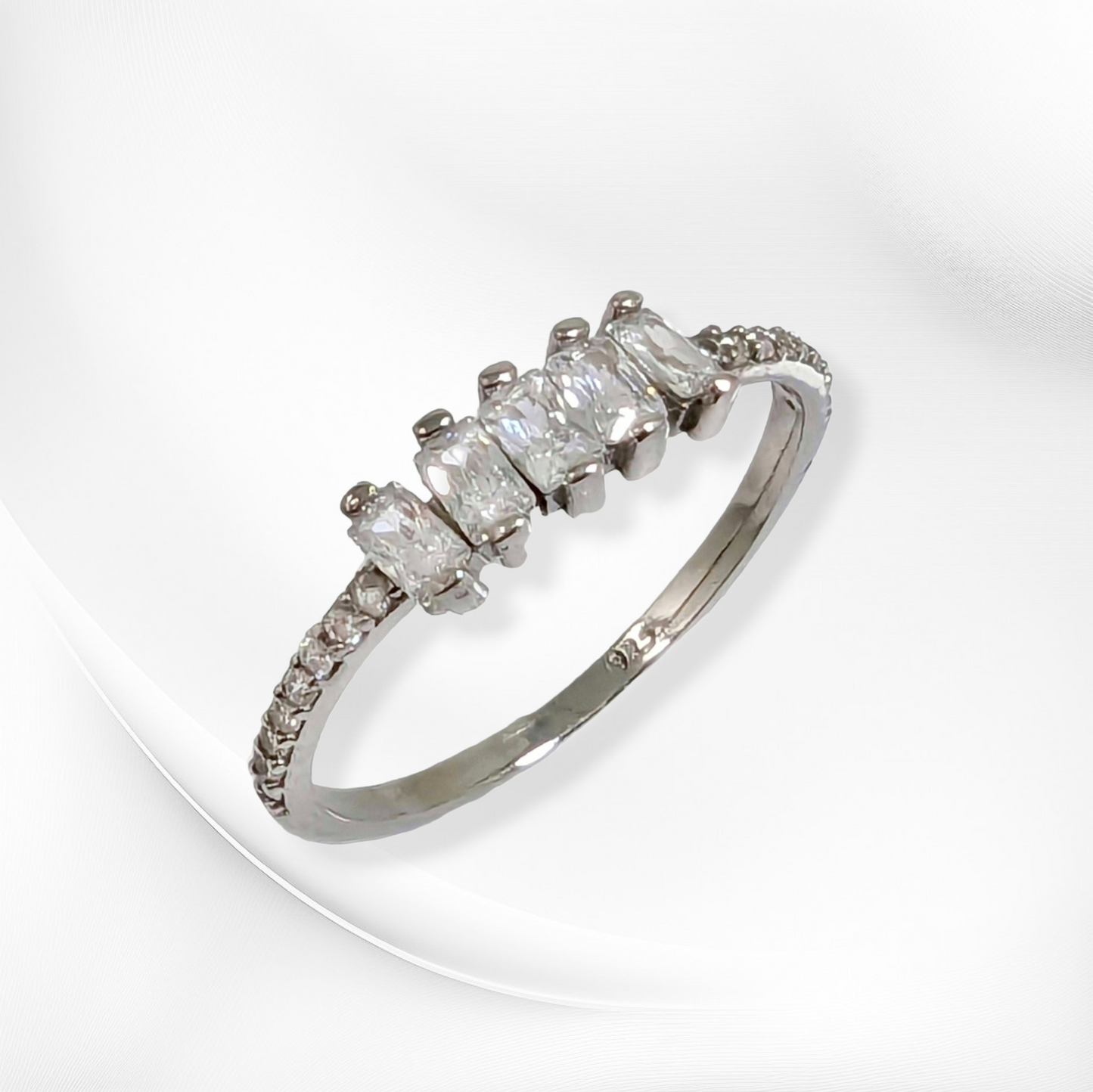 925 Sterling Silver Women's Ring with Cubic Zirconia Crystals