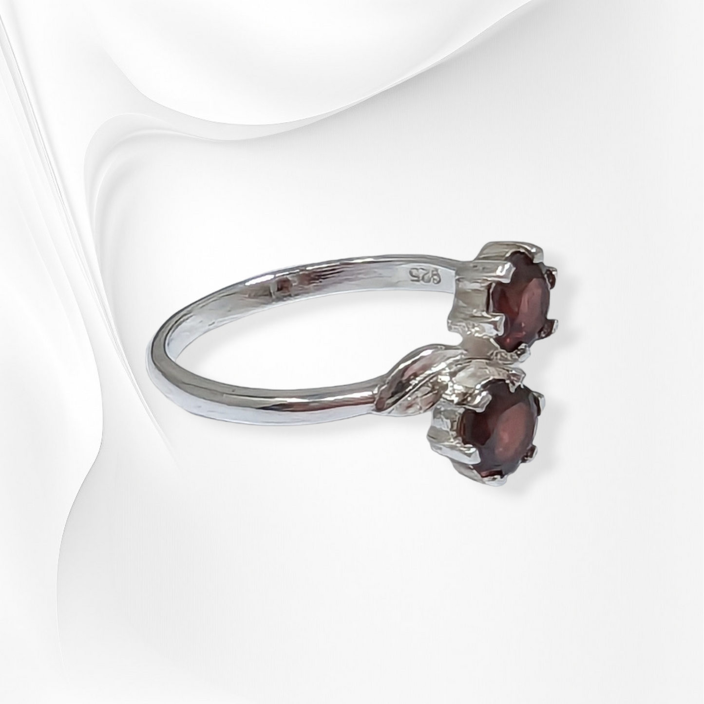 925 Sterling Silver Women's Ring with Authentic Red Garnet Gemstones