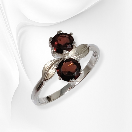 925 Sterling Silver Women's Ring with Authentic Red Garnet Gemstones