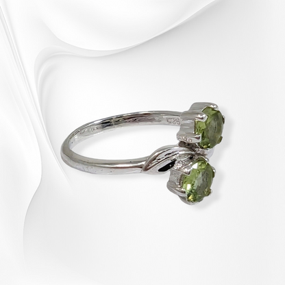 925 Sterling Silver Women's Ring with Authentic Peridot Gemstones
