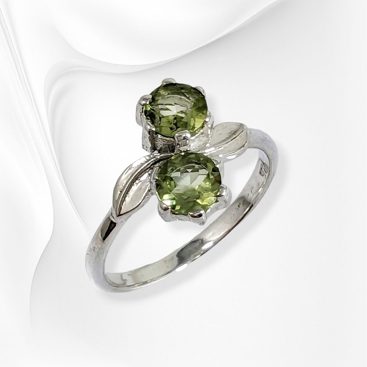 925 Sterling Silver Women's Ring with Authentic Peridot Gemstones