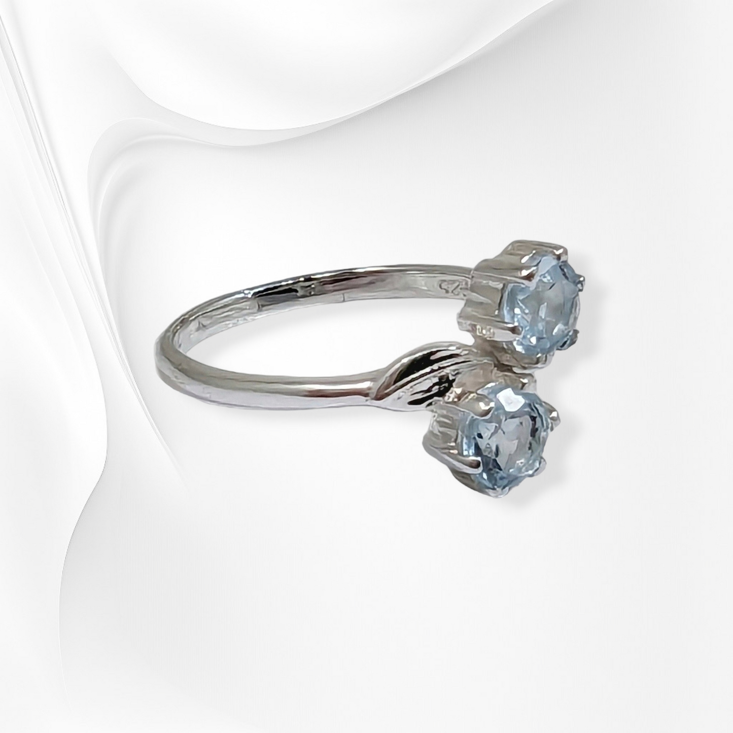 925 Sterling Silver Women's Ring with Authentic Blue Topaz