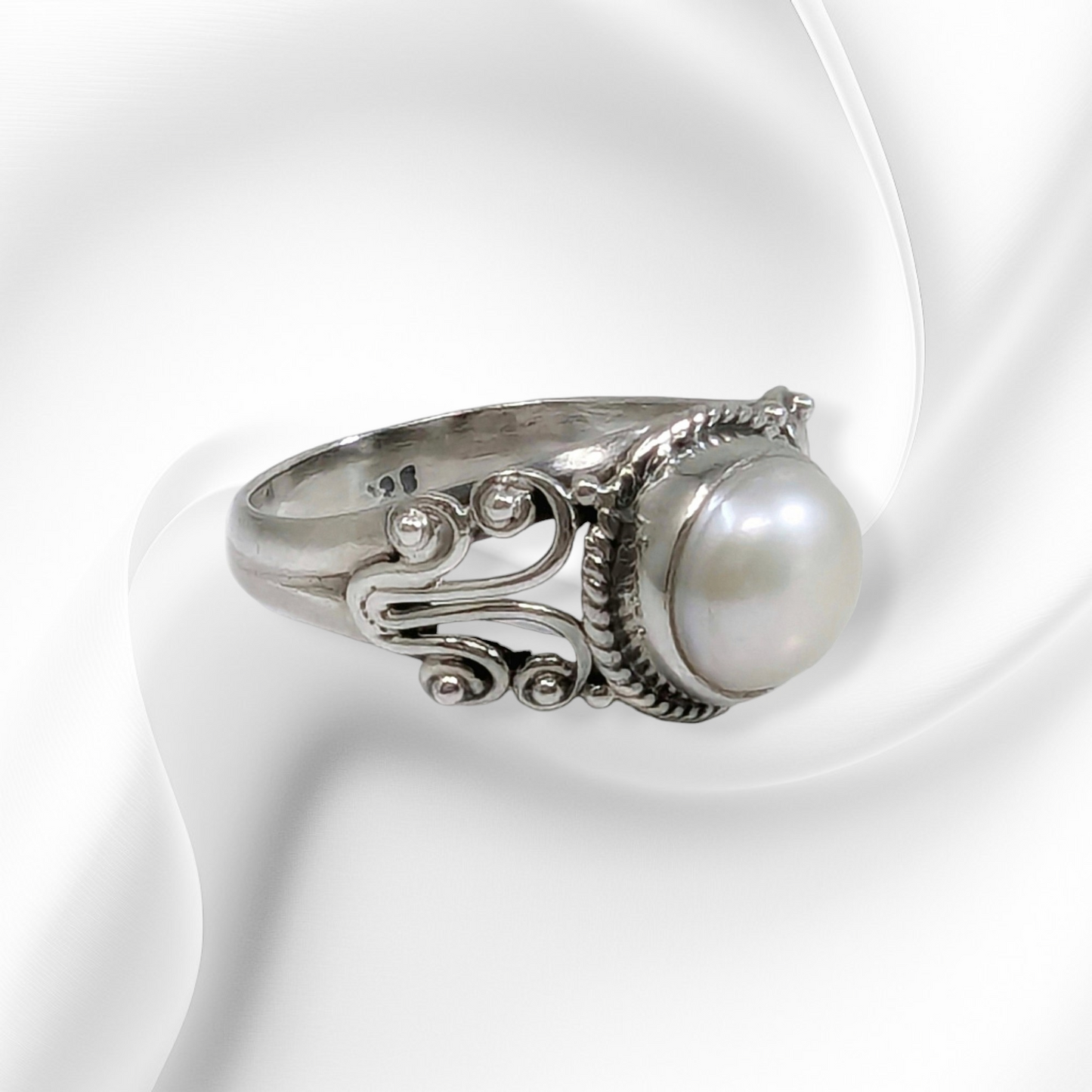 925 Sterling Silver Women's Ring with Authentic Freshwater Pearl
