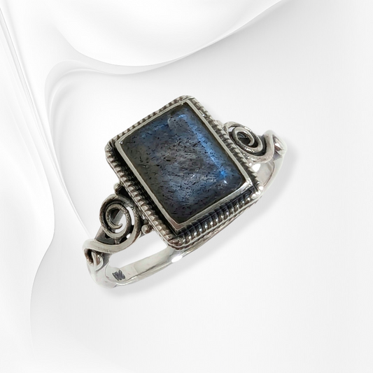 925 Sterling Silver Women's Ring With Authentic Labradorite Gemstone