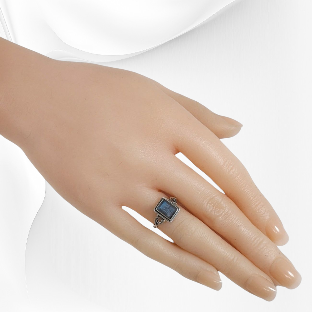 925 Sterling Silver Women's Ring With Authentic Labradorite Gemstone