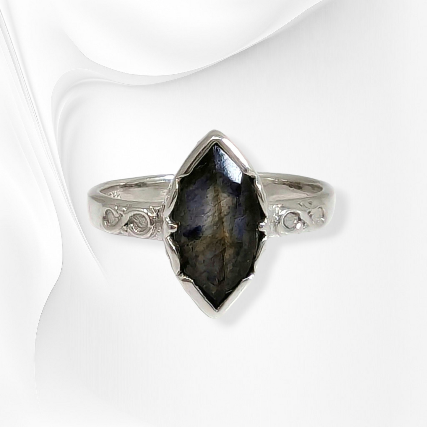 925 Sterling Silver Women's Ring with Authentic Labradorite Gemstone