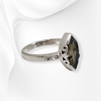 925 Sterling Silver Women's Ring with Authentic Labradorite Gemstone