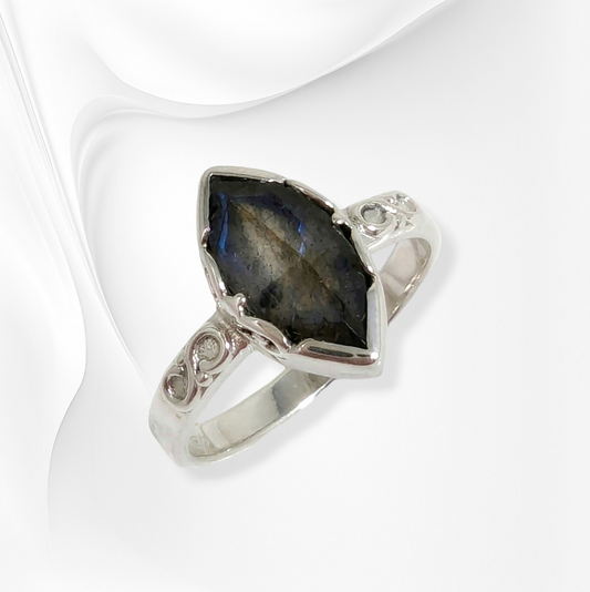 925 Sterling Silver Women's Ring with Authentic Labradorite Gemstone