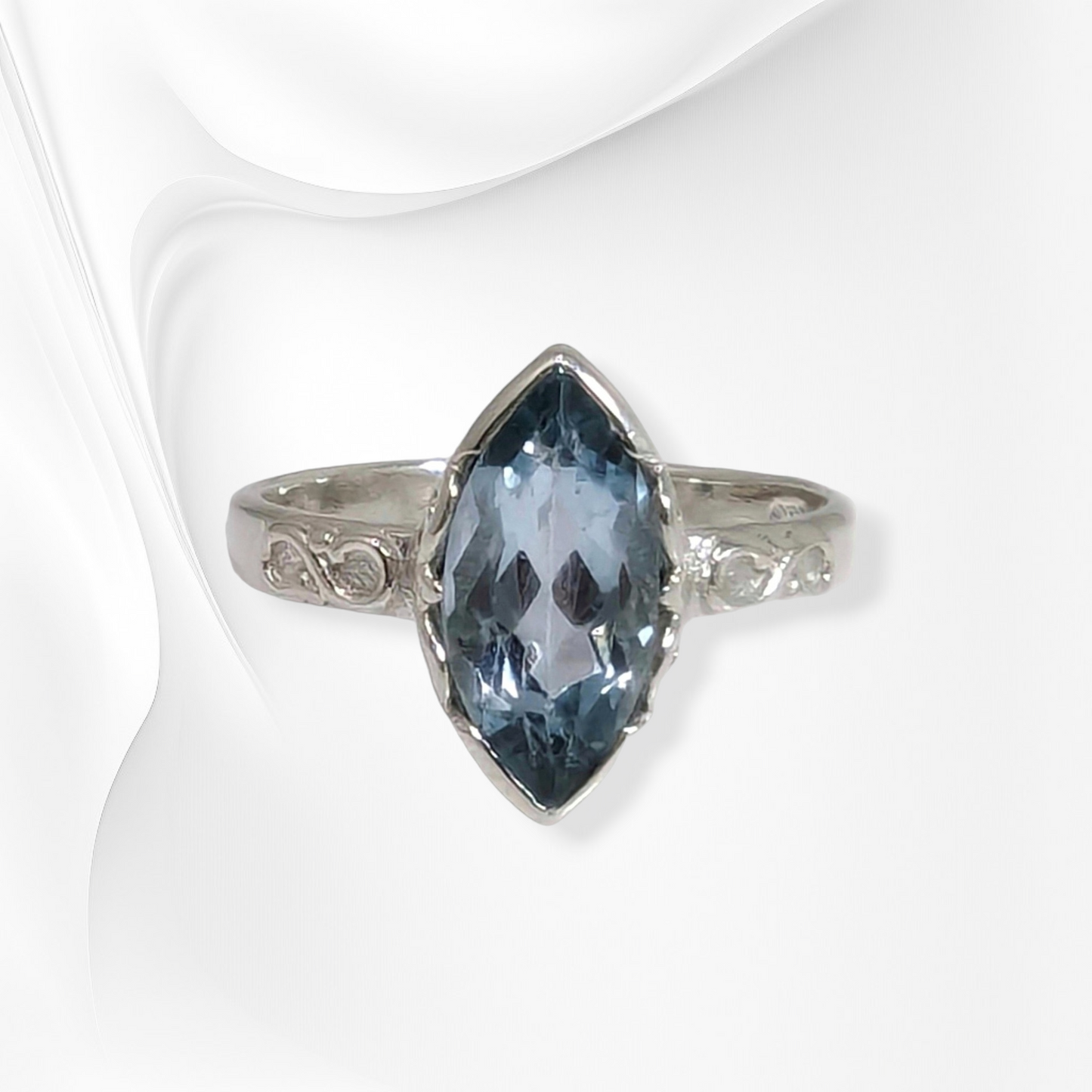 925 Sterling Silver Women's Ring with Authentic Blue Topaz
