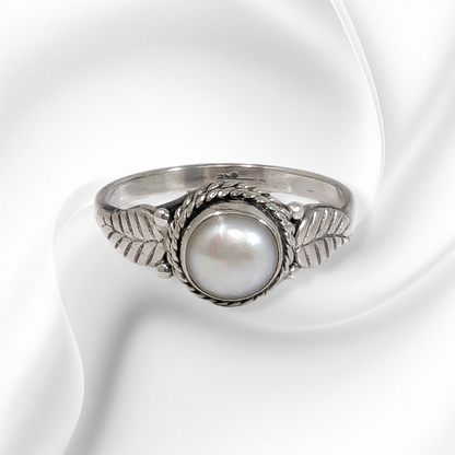 925 Sterling Silver Women's Ring with Authentic Freshwater Pearl